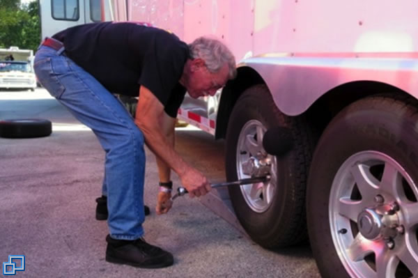 we carry a spare tire so Steve was able to change the tire before our trip home